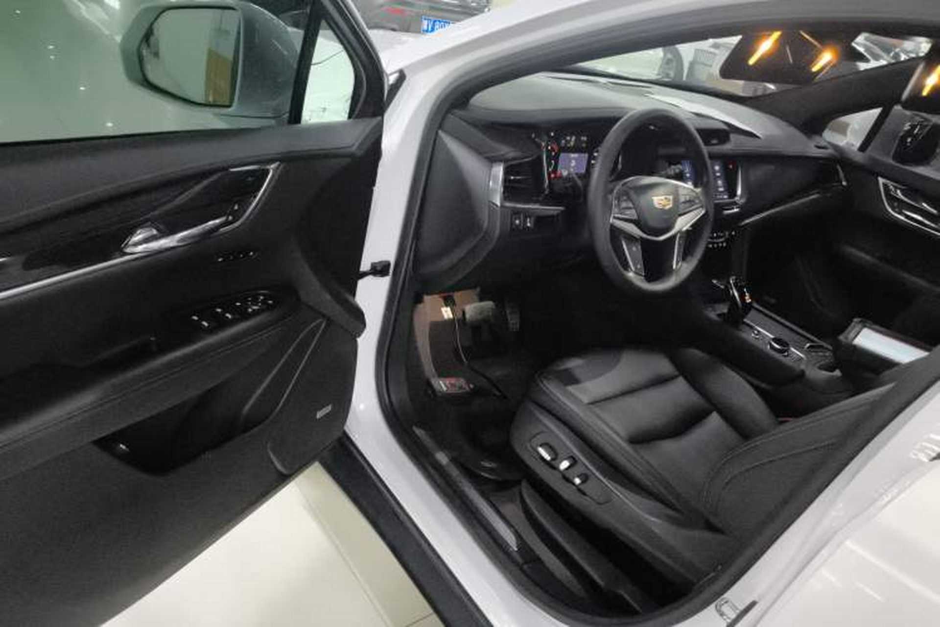 Used Cadillac XT5 2022 2.0T Two-Wheel Drive Luxury Version Interior 3