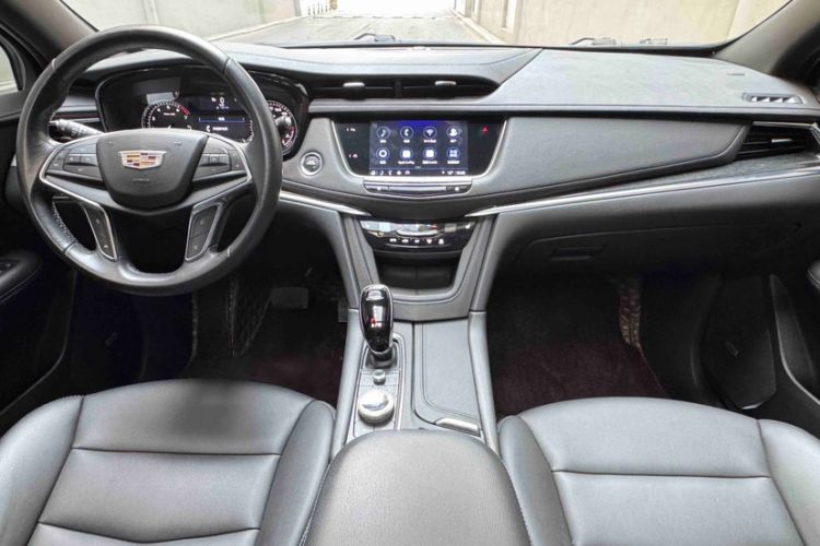 Used Cadillac XT5 2022 2.0T Two-Wheel Drive Luxury Version Interior 4