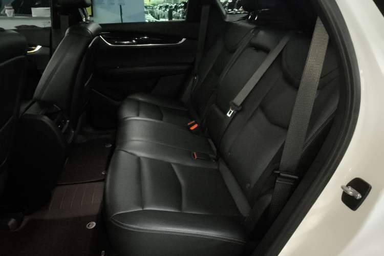 Used Cadillac XT5 2022 2.0T Two-Wheel Drive Luxury Version Interior 4