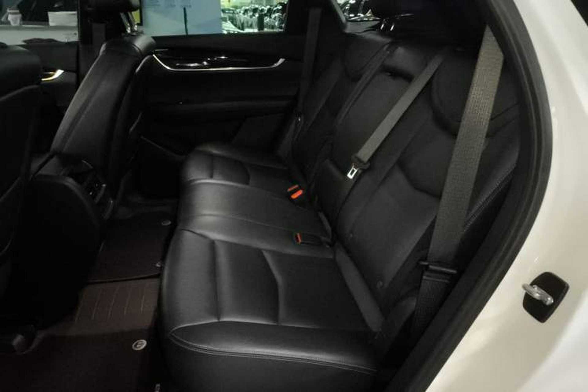 Used Cadillac XT5 2022 2.0T Two-Wheel Drive Luxury Version Interior 4