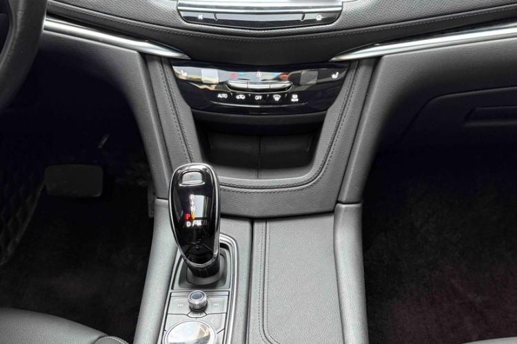 Used Cadillac XT5 2022 2.0T Two-Wheel Drive Luxury Version Interior 6