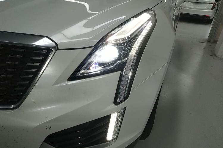 Used Cadillac XT5 2022 2.0T Two-Wheel Drive Luxury Version Left Front Headlight