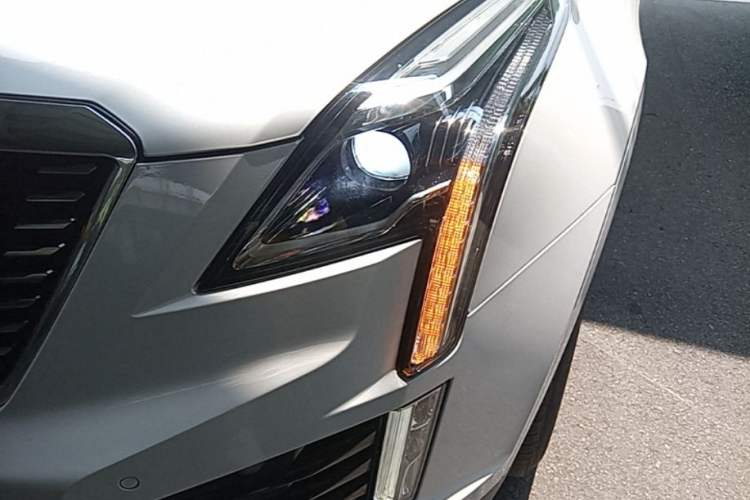 Used Cadillac XT5 2022 2.0T Two-Wheel Drive Luxury Version Left Front Headlight
