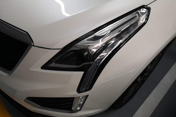 Used Cadillac XT5 2022 2.0T Four-Wheel Drive Premium Edition Left Front Headlight