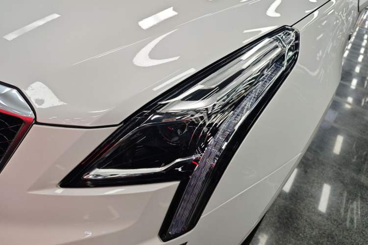 Used Cadillac XT5 2022 2.0T Four-Wheel Drive Luxury Version (Hummingbird Edition) Left Front Headlight