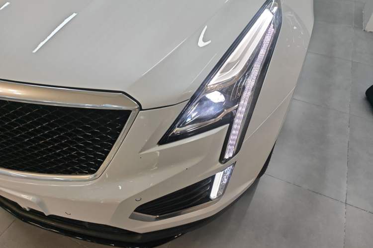 Used Cadillac XT5 2022 2.0T Four-Wheel Drive Luxury Version (Hummingbird Edition) Left Front Headlight