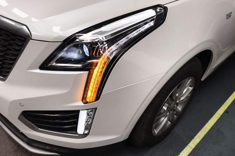Used Cadillac XT5 2022 2.0T Two-Wheel Drive Luxury Version Left Front Headlight