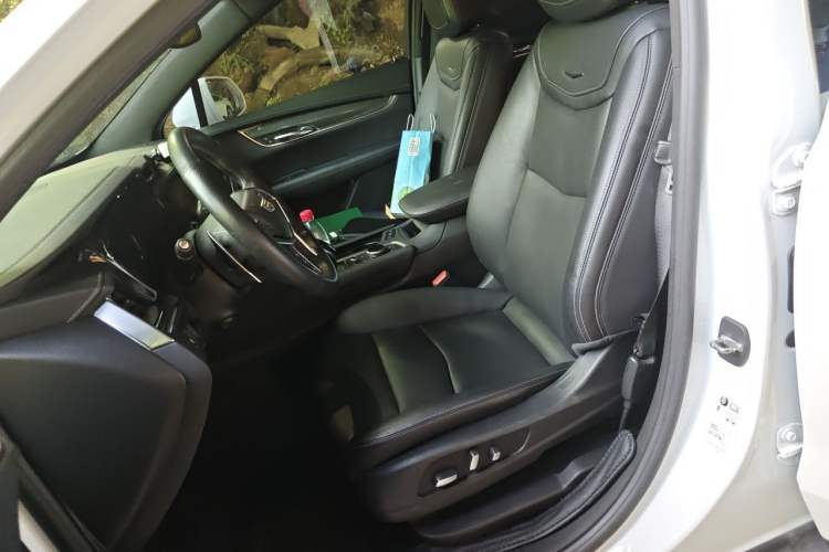 Used Cadillac XT5 2022 2.0T Four-Wheel Drive Luxury Version (Hummingbird Edition) Left Front Seat