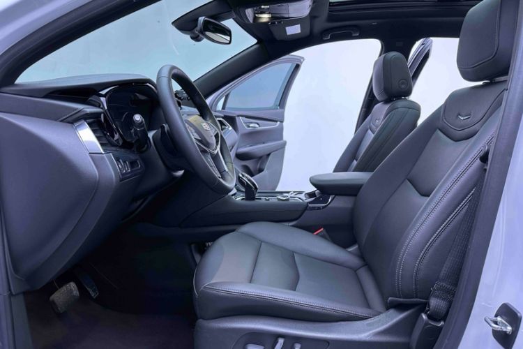 Used Cadillac XT5 2022 2.0T Two-Wheel Drive Luxury Version Left Front Seat