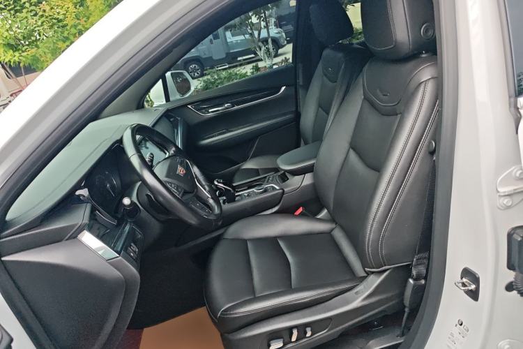 Used Cadillac XT5 2022 2.0T Two-Wheel Drive Luxury Version Left Front Seat