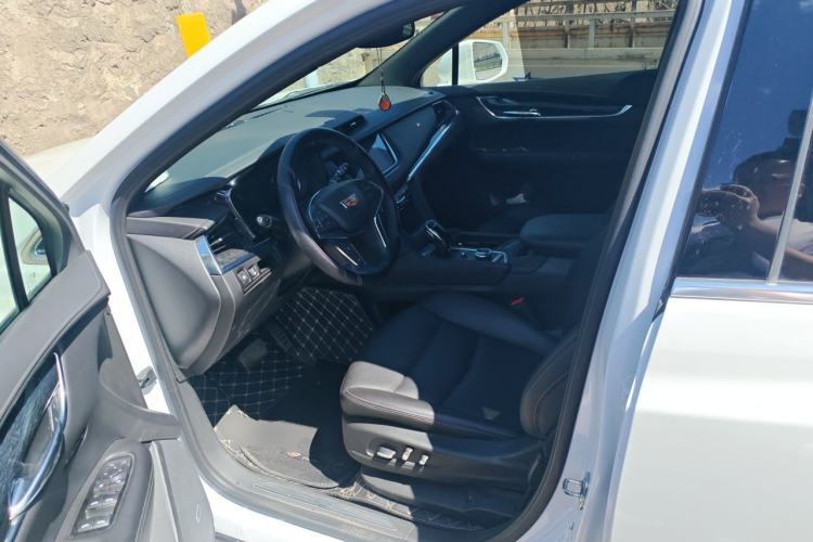 Used Cadillac XT5 2022 2.0T Two-Wheel Drive Luxury Version Left Front Seat