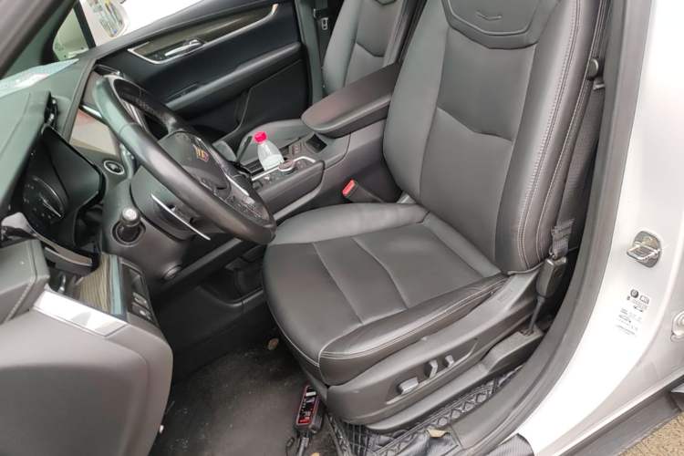 Used Cadillac XT5 2022 2.0T Four-Wheel Drive Luxury Version (Hummingbird Edition) Left Front Seat