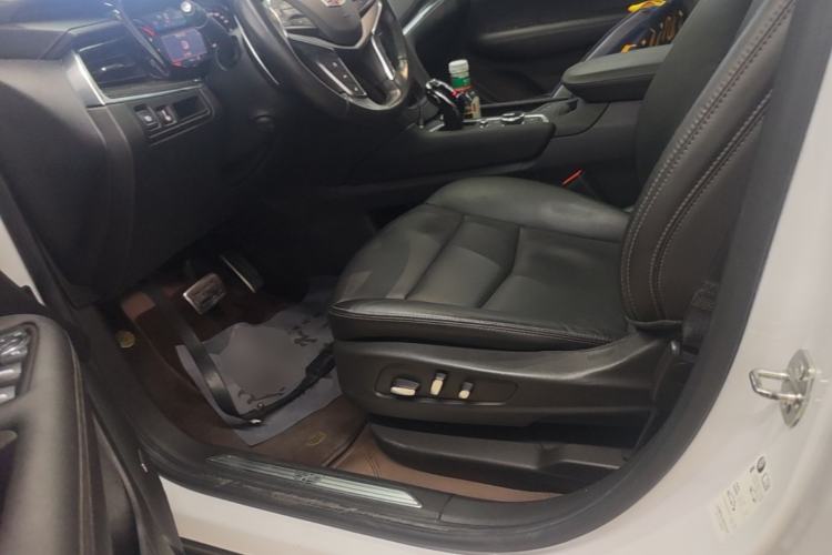 Used Cadillac XT5 2022 2.0T Four-Wheel Drive Luxury Version (Hummingbird Edition) Left Front Seat