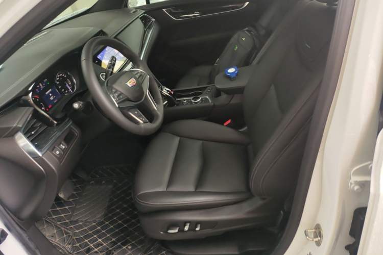 Used Cadillac XT5 2022 2.0T Two-Wheel Drive Luxury Version Left Front Seat