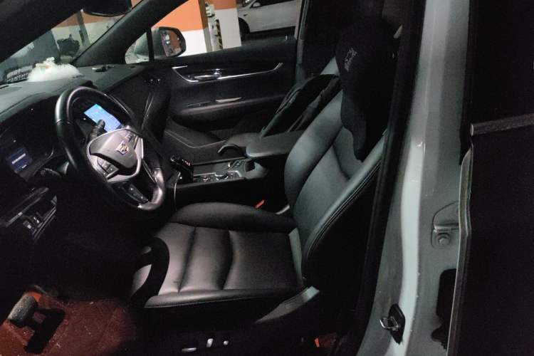 Used Cadillac XT5 2022 2.0T Two-Wheel Drive Luxury Version Left Front Seat