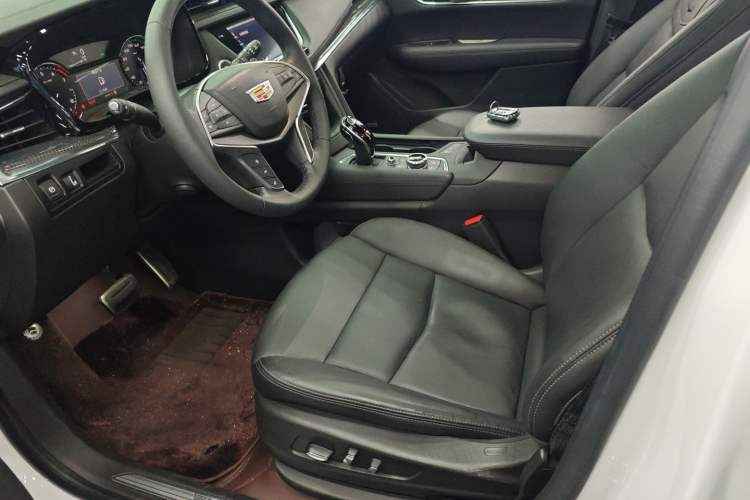 Used Cadillac XT5 2022 2.0T Four-Wheel Drive Luxury Version (Hummingbird Edition) Left Front Seat