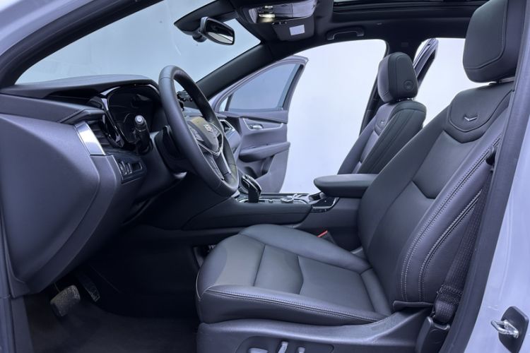 Used Cadillac XT5 2022 2.0T Two-Wheel Drive Luxury Version Left Front Seat