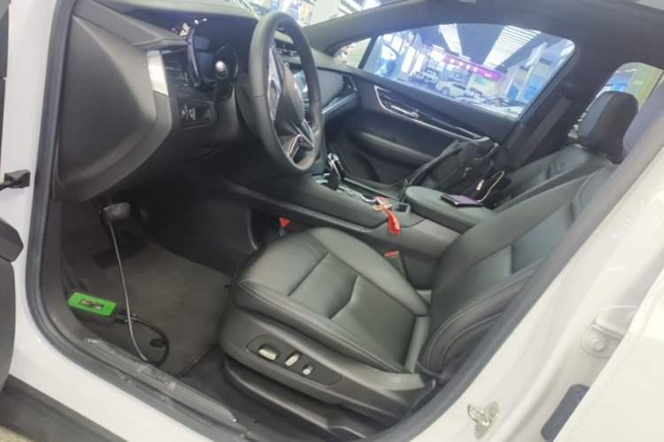 Used Cadillac XT5 2022 2.0T Two-Wheel Drive Luxury Version Left Front Seat