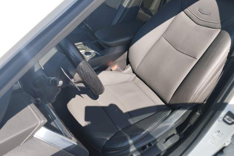 Used Cadillac XT5 2022 2.0T Four-Wheel Drive Luxury Version (Hummingbird Edition) Left Front Seat