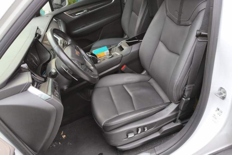 Used Cadillac XT5 2022 2.0T Four-Wheel Drive Luxury Version (Hummingbird Edition) Left Front Seat
