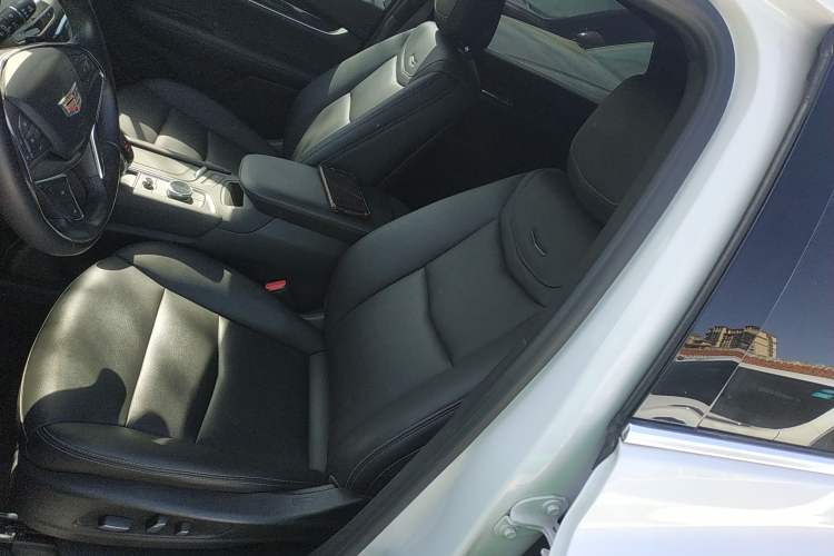 Used Cadillac XT5 2022 2.0T Two-Wheel Drive Luxury Version Left Front Seat