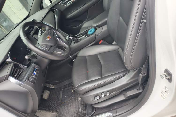 Used Cadillac XT5 2022 2.0T Two-Wheel Drive Luxury Version Left Front Seat