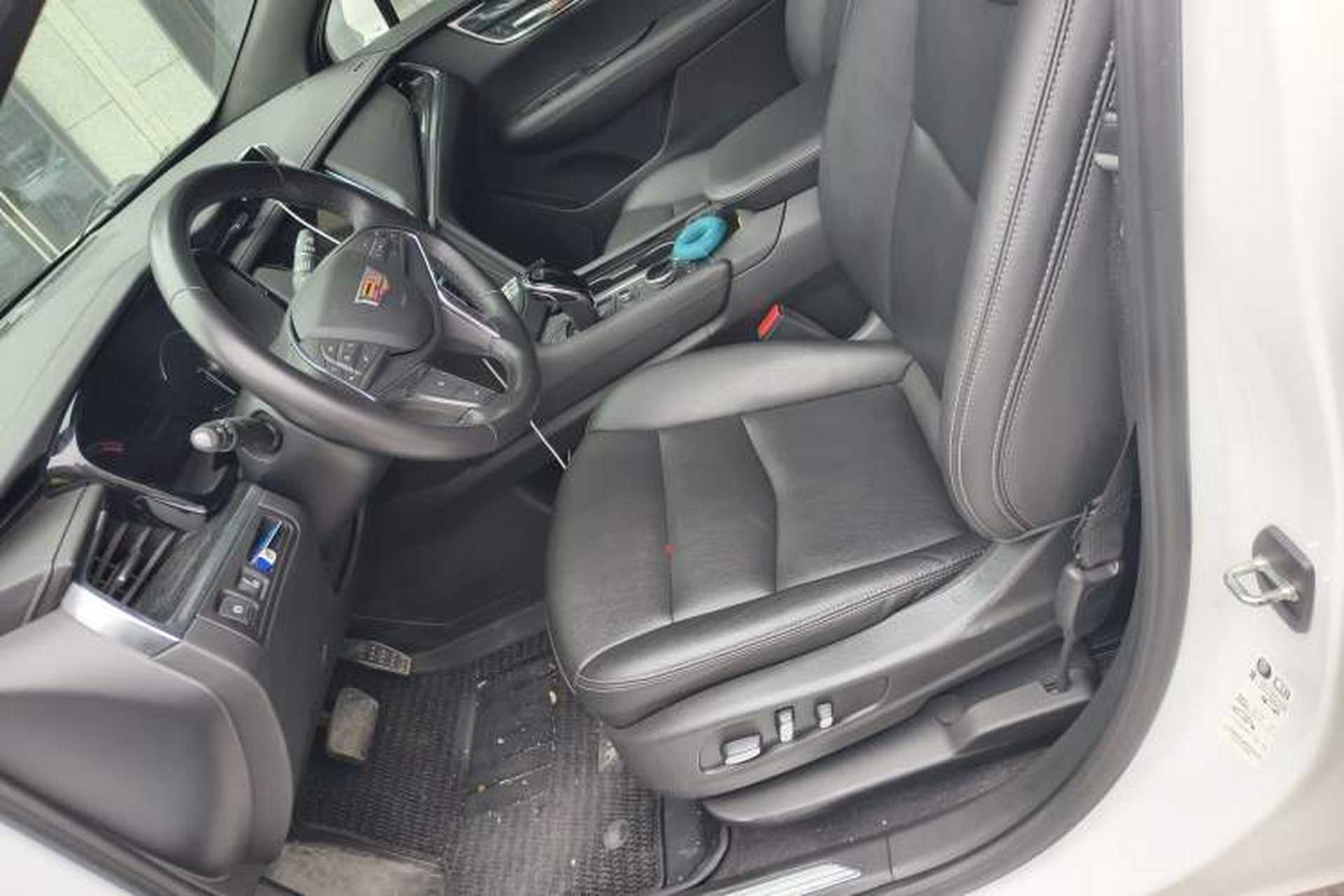 Used Cadillac XT5 2022 2.0T Two-Wheel Drive Luxury Version Left Front Seat