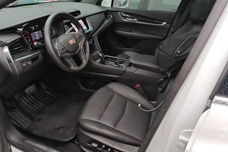 Used Cadillac XT5 2022 2.0T Two-Wheel Drive Luxury Version Left Front Seat