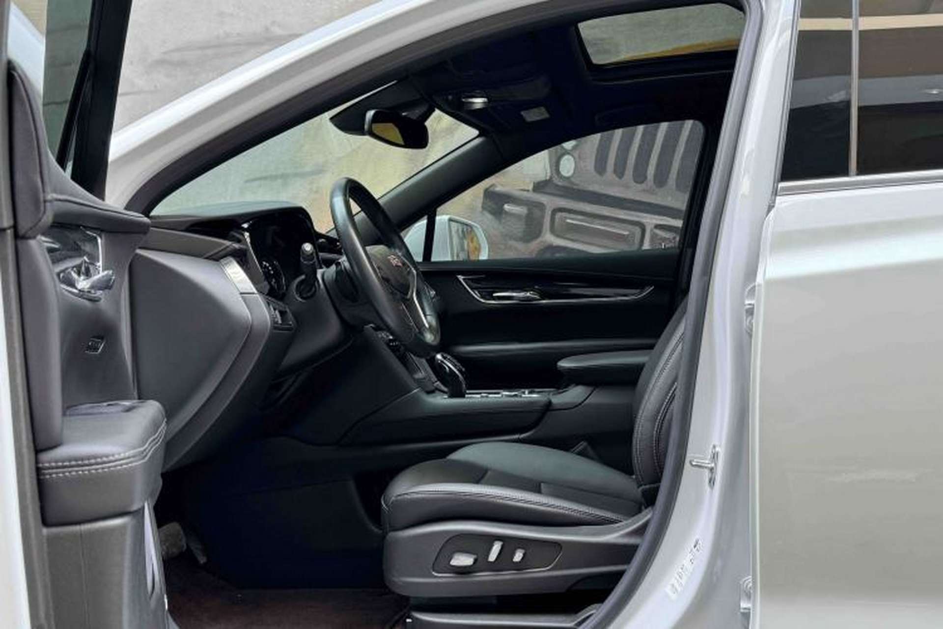 Used Cadillac XT5 2022 2.0T Two-Wheel Drive Luxury Version Left Front Seat