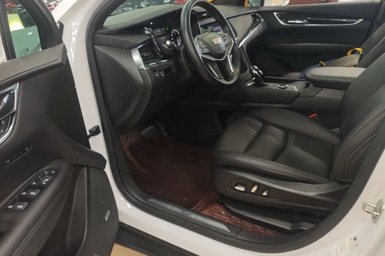 Used Cadillac XT5 2022 2.0T Two-Wheel Drive Luxury Version Left Front Seat