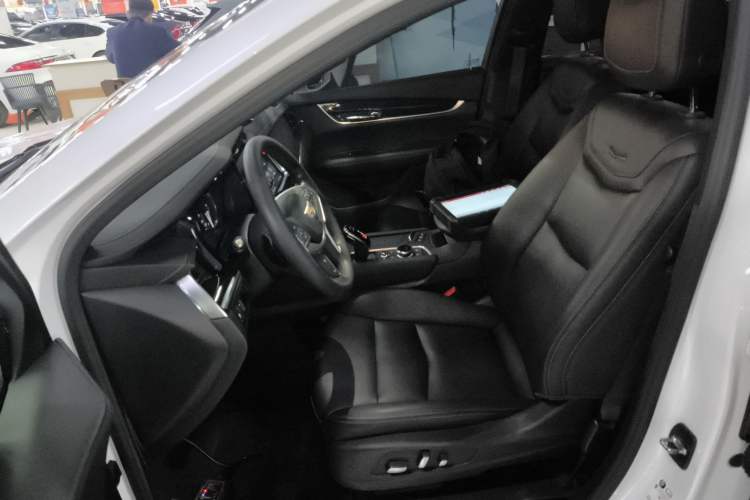 Used Cadillac XT5 2022 2.0T Two-Wheel Drive Luxury Version Left Front Seat