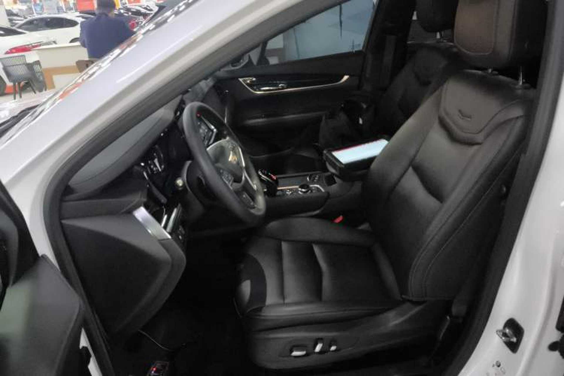 Used Cadillac XT5 2022 2.0T Two-Wheel Drive Luxury Version Left Front Seat