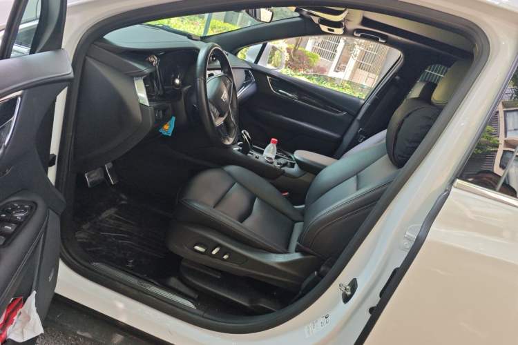 Used Cadillac XT5 2022 2.0T Four-Wheel Drive Luxury Version Left Front Seat