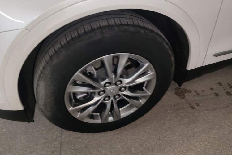 Used Cadillac XT5 2022 2.0T Two-Wheel Drive Luxury Version Left Front Wheel Hub