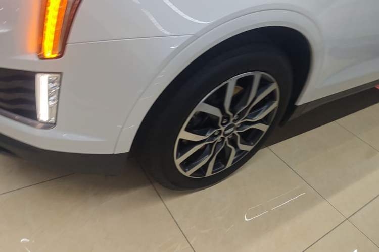 Used Cadillac XT5 2022 2.0T Four-Wheel Drive Luxury Version (Hummingbird Edition) Left Front Wheel Hub