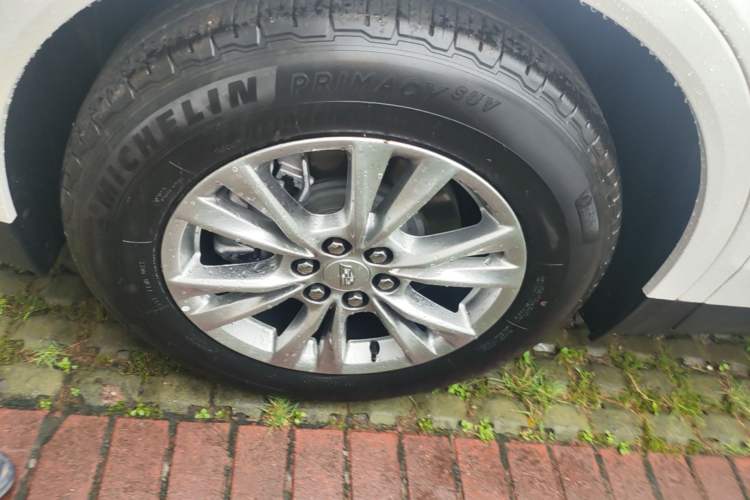 Used Cadillac XT5 2022 2.0T Two-Wheel Drive Luxury Version Left Front Wheel Hub