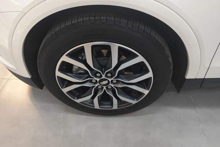 Used Cadillac XT5 2022 2.0T Four-Wheel Drive Luxury Version (Hummingbird Edition) Left Front Wheel Hub
