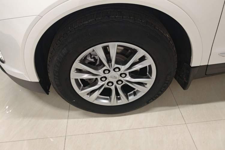 Used Cadillac XT5 2022 2.0T Two-Wheel Drive Luxury Version Left Front Wheel Hub