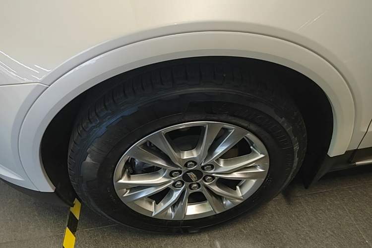 Used Cadillac XT5 2022 2.0T Four-Wheel Drive Luxury Version Left Front Wheel Hub
