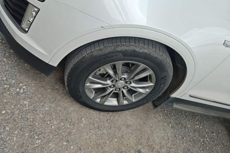 Used Cadillac XT5 2022 2.0T Two-Wheel Drive Luxury Version Left Front Wheel Hub