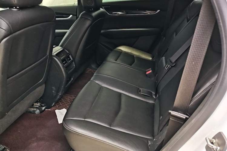 Used Cadillac XT5 2022 2.0T Two-Wheel Drive Luxury Version Left Rear Seat