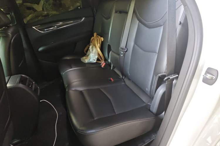 Used Cadillac XT5 2022 2.0T Four-Wheel Drive Luxury Version (Hummingbird Edition) Left Rear Seat