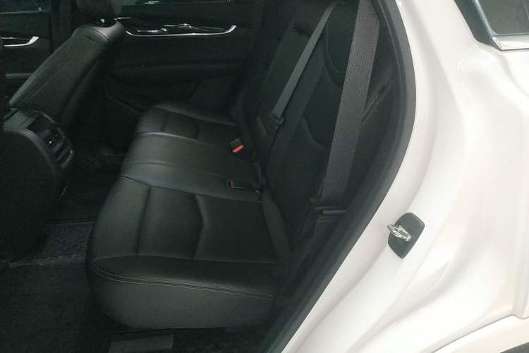 Used Cadillac XT5 2022 2.0T Two-Wheel Drive Luxury Version Left Rear Seat