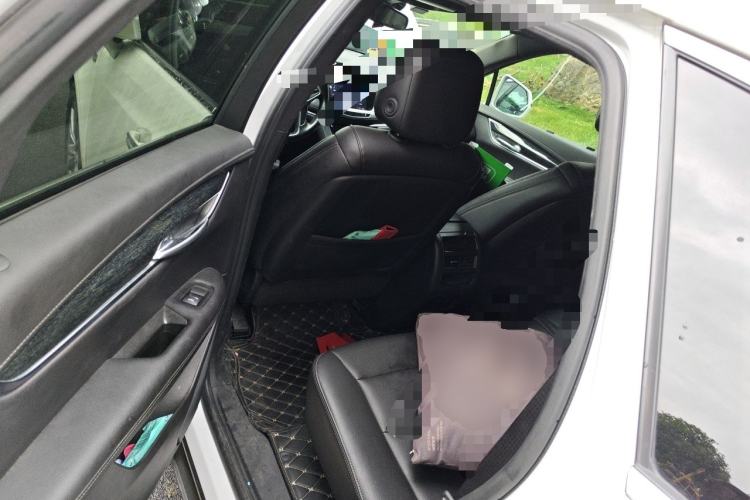 Used Cadillac XT5 2022 2.0T Two-Wheel Drive Luxury Version Left Rear Seat