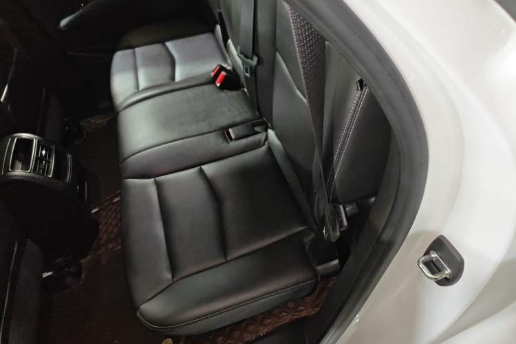 Used Cadillac XT5 2022 2.0T Two-Wheel Drive Luxury Version Left Rear Seat