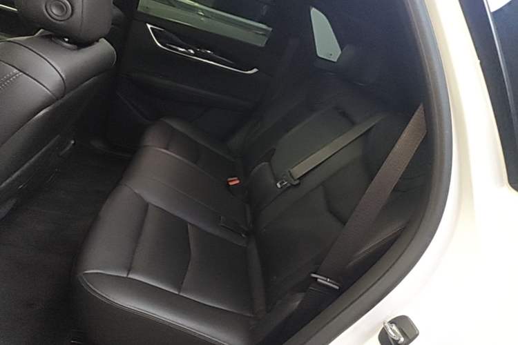 Used Cadillac XT5 2022 2.0T Two-Wheel Drive Luxury Version Left Rear Seat