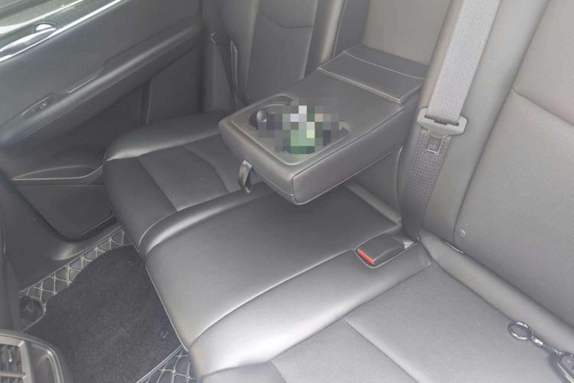 Used Cadillac XT5 2022 2.0T Four-Wheel Drive Luxury Version (Hummingbird Edition) Left Rear Seat
