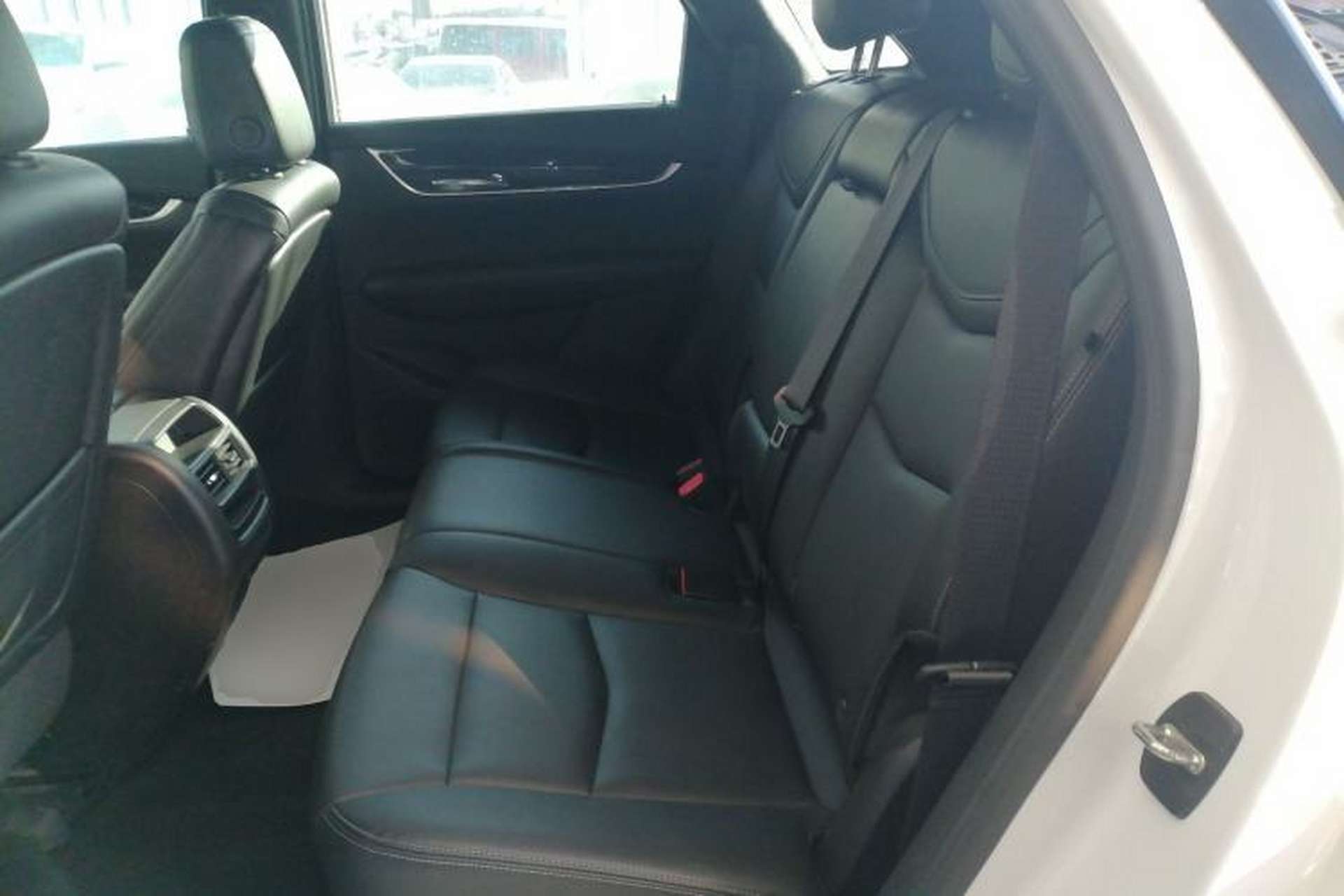 Used Cadillac XT5 2022 2.0T Two-Wheel Drive Luxury Version Left Rear Seat