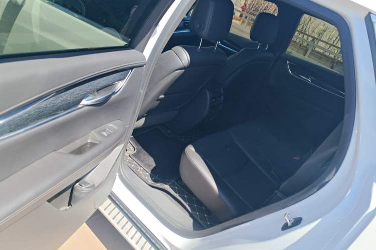 Used Cadillac XT5 2022 2.0T Two-Wheel Drive Luxury Version Left Rear Seat