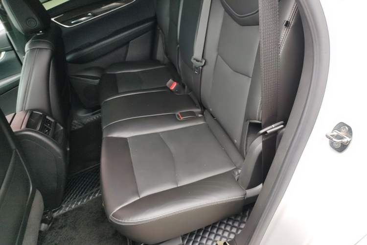 Used Cadillac XT5 2022 2.0T Four-Wheel Drive Luxury Version (Hummingbird Edition) Left Rear Seat